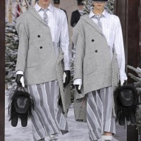 トム ブラウン（Thom Browne）が、パリで2020-21年秋冬コレクションを発表した。