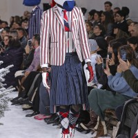 トム ブラウン（Thom Browne）が、パリで2020-21年秋冬コレクションを発表した。