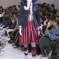 トム ブラウン（Thom Browne）が、パリで2020-21年秋冬コレクションを発表した。