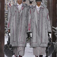 トム ブラウン（Thom Browne）が、パリで2020-21年秋冬コレクションを発表した。