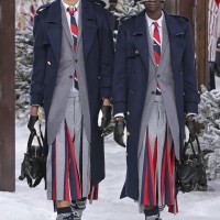 トム ブラウン（Thom Browne）が、パリで2020-21年秋冬コレクションを発表した。