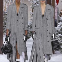 トム ブラウン（Thom Browne）が、パリで2020-21年秋冬コレクションを発表した。