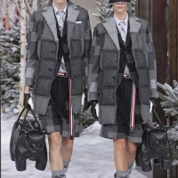 トム ブラウン（Thom Browne）が、パリで2020-21年秋冬コレクションを発表した。