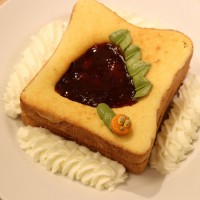 「苺ジャムのアーモンドバタートースト」（1,200円）