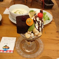 「はらぺこあおむしのチョコレートパフェ」（1,350円）