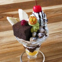 「はらぺこあおむしのチョコレートパフェ」（1,350円）