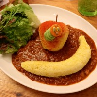 「はらぺこあおむしのフルーツカレー」（1,680円）