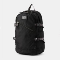 マスク：LOST RIVER RUN™️ OFZ FACE COVER 2,860円 バックパック：GREAT SMOKY GARDEN™️ N. 30L BACKPACK 1万4,630円 サンダル：URBAN BARGE™️ SLIDE FES 4,730円