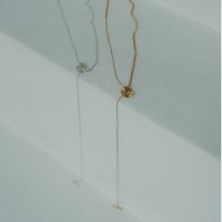 CLANE×TEN.TWIG CHAIN NECKLACE （左）SILVER/素材：シルバー925 3万6,300円 （右）GOLD/素材：シルバー925に18金メッキ 3万8,500円