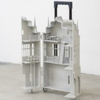 濱田泰彰「Neighbours」（2021年） Paint on 3D printed resin and mixed media レジン、ラッカー、3Dプリント / 11.3 x 15.2 x 34.9cm（folded）