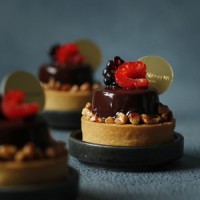 ラズベリー風味のチョコレートタルト