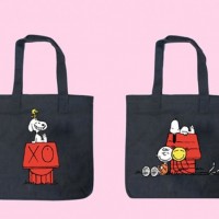 André×SNOOPY トートバッグ 各1万4,300円（税込）