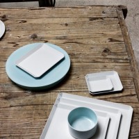 ＜イチロクイチロクアリタジャパン＞ 上段左上：TY Square Plate （Plain Gray165）1,210円 下段左：TY Square Plate （Plain Gray200）1,760円 下段真中：TY Square Plate （Plain Gray235）2,350円