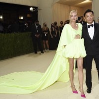 「MET Gala 2021」でのダイアン・クルーガーとTASAKIクリエイティブディレクター、プラバル・グルン