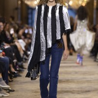 WOMEN’S SPRING-SUMMER 2022 FASHION SHOW © Louis Vuitton – All rights reserved