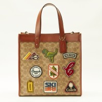 ＜COACH／コーチ＞ Coated Canvas Signature Coach Patches Field Tote 9万3,500円（税込）※12月上旬発売予定