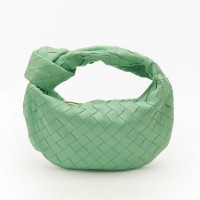 ＜BOTTEGA VENETA／ボッテガ・ヴェネタ＞Mini Jodie 26万9,500円