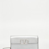 ＜Valentino Garavani／ヴァレンティノ ガラヴァーニ＞ VLOGO SIGNATURE WALLET ON CHAIN 14万3,000円