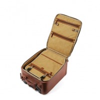 トラベル キャリーオンスーツケース ●税込価格：19万8,000 円