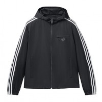 adidas for Prada Re-Nylon トラックブルゾン22万5,500円（税込/予定価格）