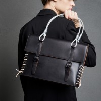 TSUPPARI BAG PRICE: 16万2,000円 (tax incl.) SIZE: W395/H290/D45 COLOR: BLACK/SILVER/RED