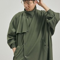 ＜HYKE/ハイク＞ トレンチコート 7万2,600円（色：OLIVEDRAB／サイズ：1～5／素材：ポリエステル53%、ウール43%、ポリウレタン4%）