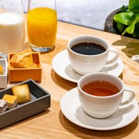 カフェラウンジ「Café O」1 日フリードリンク券（午前 10 時～午後 10 時 ※L.O 午後 9 時半）