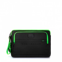 TUMI | Razer ラップトップ・カバー・15"（15インチノートPC対応） 2万4,200円