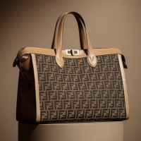 「フェンディ クラシック（FENDI Classic）」