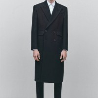 Coat 49万8,300円 Shirt 7万8,100円(すべて税込)