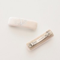 ＜theVirgins＞bijou V velvet hair pin 5,500円 伊勢丹新宿店限定 カラー：ivory