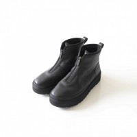 UGG x WM Neumel High Zip（ブラック） 3万6,300円（税込） *10月8日発売予定