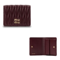 ＜miu miu／ミュウミュウ＞マテラッセレザー財布 7万400円 (予定価格)