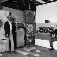 世界倉庫で行われるデニス・モリス展 Count Shelly sound system © Dennis Morris