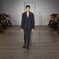 プラダ 2023 年秋冬メンズファッションショー  「LET’S TALK ABOUT CLOTHES」