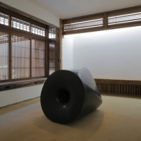 髙橋大雅・作品「無限円」玄武岩, 78 x 104 x 76.5 cm Taiga Takahashi, 'Infinity Circle', 2021, Basalt, 30.7 x 40.9 x 30.1 in.