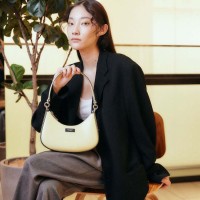 ＜kate spade new york／ケイト・スペード ニューヨーク＞SAM ICON SMALL CONVERTIBLE CROSSBODY 5万1,700円