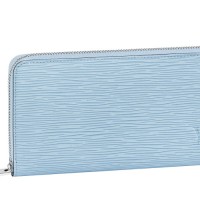 ジッピー·ウォレット 11万7,700円（税込み価格） カラー：BLEU NUAGE サイズ：W 19.5 x H 10.5 x D 2.5 cm