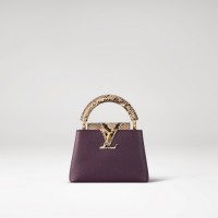 カプシーヌ MINI 89万6,500円（税込み価格） カラー：DEEP PURPLE サイズ：W 21 x H 14 x D 8 cm