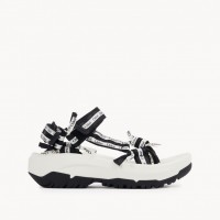 Chloé × Teva HARRICANE XLT 2 AMPSOLE 価格7万9,200円（税込）※chloe.com 限定