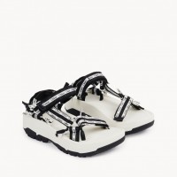 Chloé × Teva HARRICANE XLT 2 AMPSOLE 価格7万9,200円（税込）※chloe.com 限定