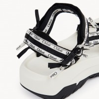 Chloé × Teva HARRICANE XLT 2 AMPSOLE 価格7万9,200円（税込）※chloe.com 限定