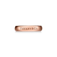 Tiffany & Co.® バンドリング 4mm 18Kローズゴールド 21万2,300円(税込)