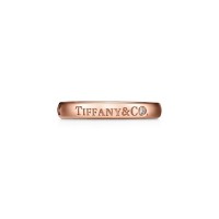 Tiffany & Co.® バンドリング 3mm 18Kローズゴールド、ダイヤモンド(1石0.01ct) 19万300円(税込)