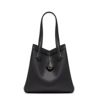 「FENDI Origami Medium」37万4,000円（レザー／H27 W27 D16.5cm）※税込価格