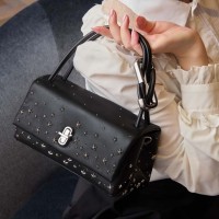 ＜MARC JACOBS／マーク ジェイコブス＞ ザ スター スタデッド レザー デュアル バッグ ミニ 6万2,700円