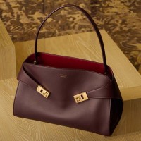 ＜FERRAGAMO／フェラガモ＞ 「ハグ」ハンドバッグ 38万5,000円