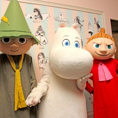 「MOOMIN! ムーミン展」スタート。高山みなみら声優祝福。日本初公開の原画展示や限定グッズを販売