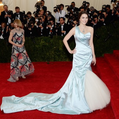 レッドカーペットの主役はトレーンを引くクチュールドレス【2014MET BALL】