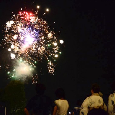 善光会サンタフェガーデンヒルズの夏祭りで能の上演。大巻伸嗣によるアートのワークショップも